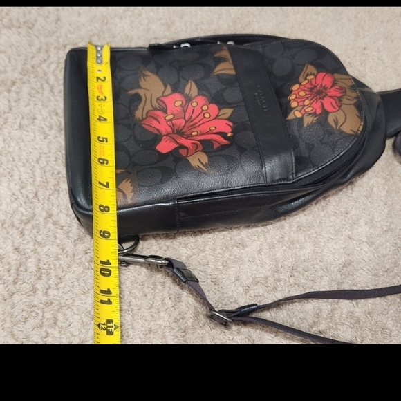 COACH CHARLES PACK IN SIGNATURE WITH HAWAIIAN LILY PRINT - Picture 5 of 7